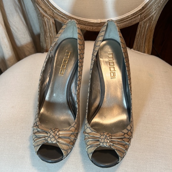 Moda Spana Tan/Grey Black Snake Print Peep Toe High Heel Platform Pumps. Size 10 - Picture 8 of 11